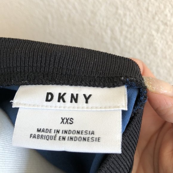 DKNY , Sz XXS Blue Floral Top - Picture 4 of 4